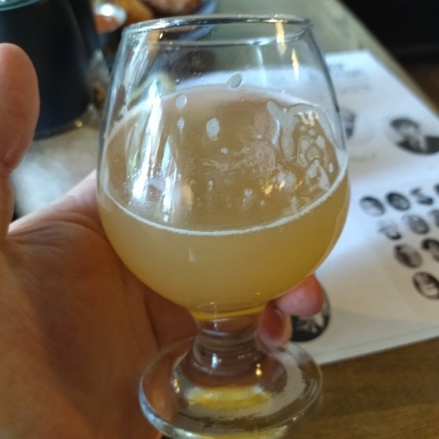 Тропический кислый эль с гуавой, личи, ананасом и киви