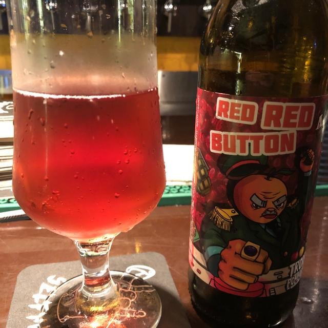 Trois Pommes "Red Red Button"